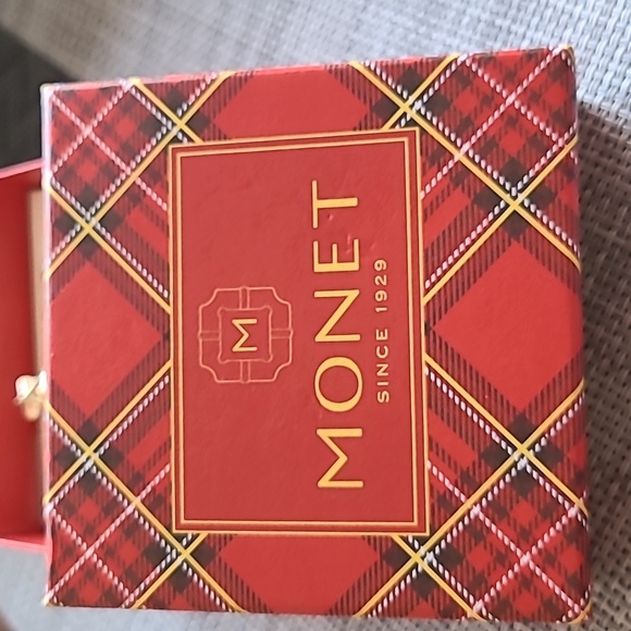 MONET SPARKLING HOLIDAY PIN WITH GIFT BOX - Picture 3 of 10